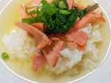残りご飯でサケのだし茶漬け