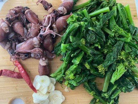 菜の花とホタルイカのペペロンチーノ炒め 暮らしニスタ 菜の花とホタルイカのペペロンチーノ炒め 暮らしニスタ