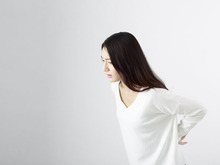【医師が解説】更年期のつらい腰痛や背中のこわばり対策