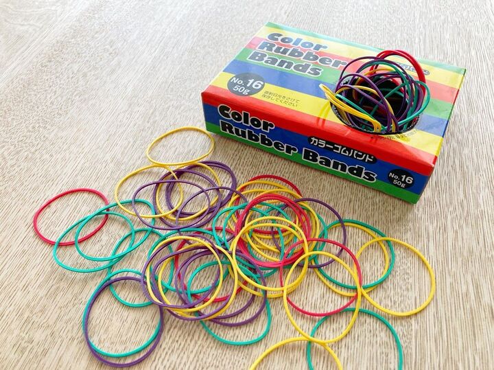 「輪ゴム+○○」で最強の収納アイテムに!紙モノ収納の救世主現る♪