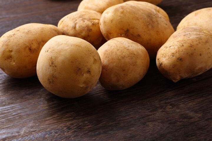 じゃがいもは“まるごと冷凍”しないと損!?時短で味しみしみがハンパなかった!