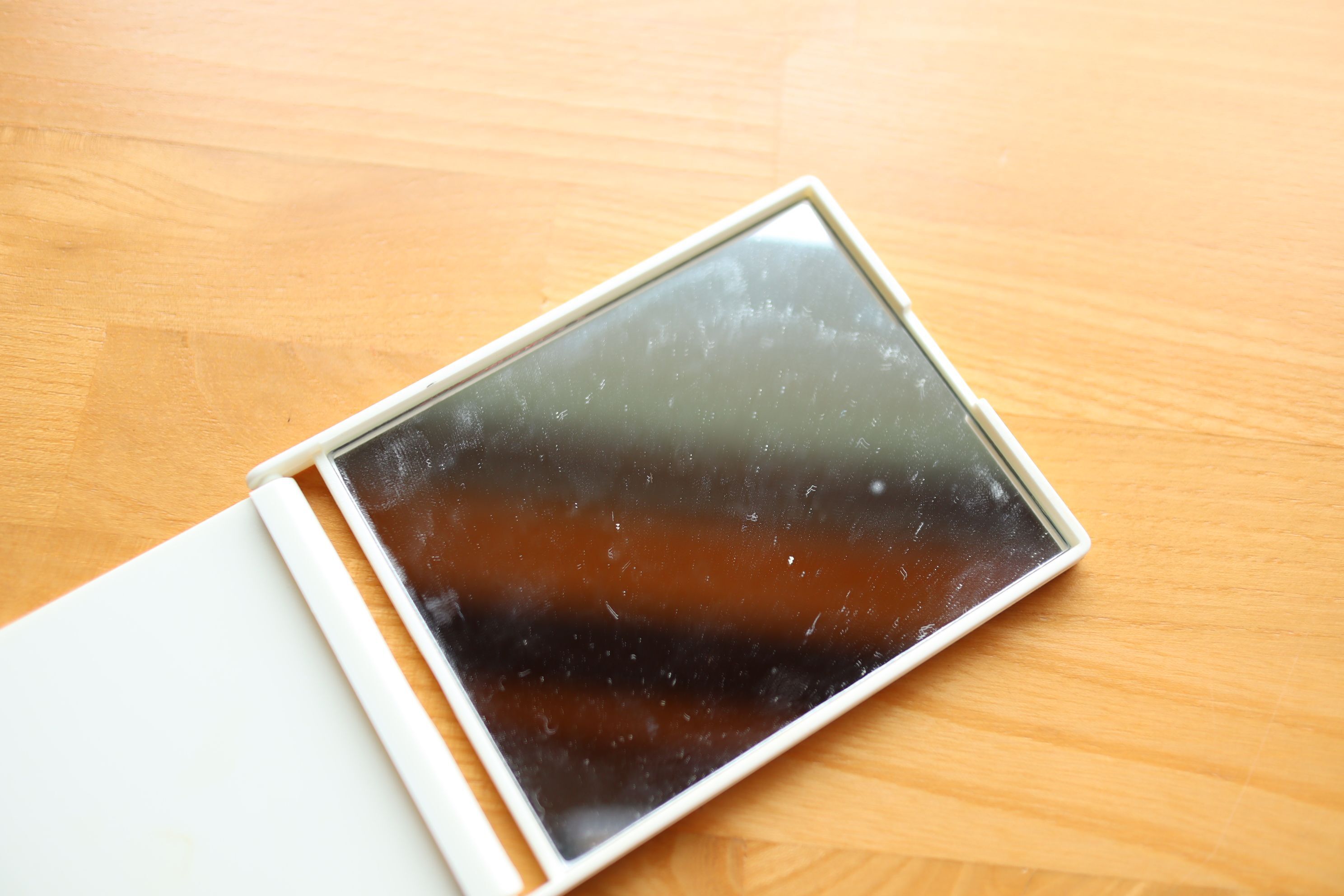 リップクリーム にこんな使い道が 唇に塗るだけじゃない意外な活用法 暮らしニスタ