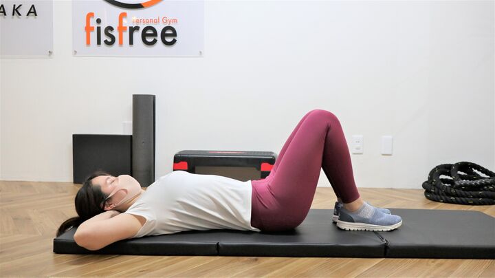 運動嫌いでも寝ながら10回だけ!くびれを作る腹筋トレーニング