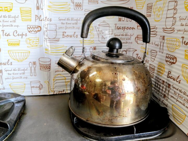 ビフォー・アフターに驚愕!!ヤカンの“6年モノの汚れ”がピッカピカになった方法とは?