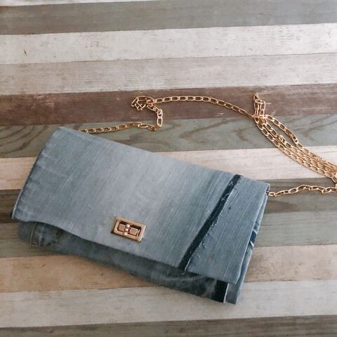 100均のあれをまさかのクラッチバッグ化 針 糸使いません 暮らしニスタ 100均のあれをまさかのクラッチバッグ化 針 糸使いません 暮らしニスタ