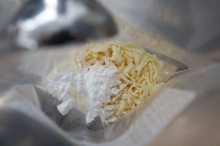 もう固まらない ピザ用チーズを冷凍してもパラパラに保つ方法 暮らしニスタ もう固まらない ピザ用チーズを冷凍してもパラパラに保つ方法 暮らしニスタ