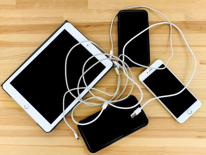 無印+100均で作れる!わが家の“充電ステーション”