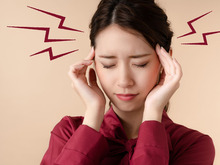つらい頭痛…みんなのおすすめ対処法は？家事も薬も“時短”がキーワード！
