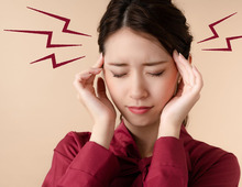 つらい頭痛…みんなのおすすめ対処法は？家事も薬も“時短”がキーワード！