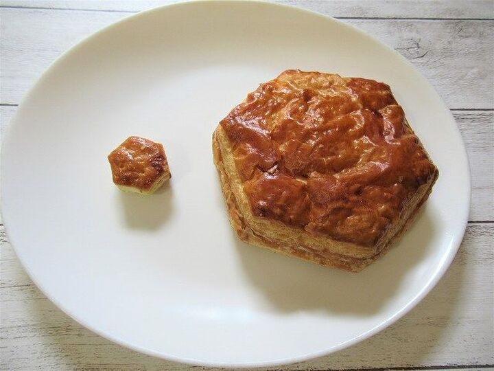 【ファミマ】本家の17倍!?SNSで超話題の限定パン、食べなきゃ損です♡