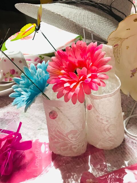 ペットボトルを可愛げな花瓶にしてみてはいかがでしょうか O 暮らしニスタ ペットボトルを可愛げな花瓶にしてみてはいかがでしょうか O 暮らしニスタ