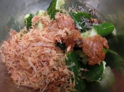 和えるだけ たたききゅうりの梅おかか塩昆布和え 暮らしニスタ 和えるだけ たたききゅうりの梅おかか塩昆布和え 暮らしニスタ