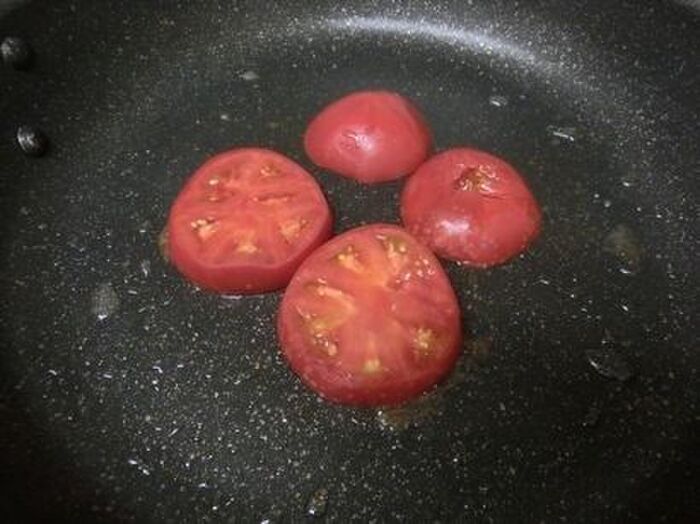 3.トマトを焼く