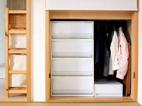 100円グッズでできる 子どもでも掛けられるクローゼットのバーを作る方法 暮らしニスタ 100円グッズでできる 子どもでも掛けられるクローゼットのバーを作る方法 暮らしニスタ