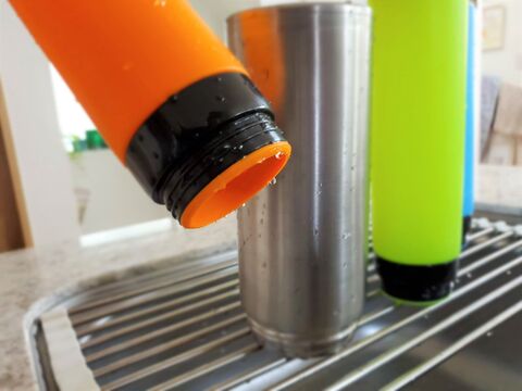 水筒の乾かし方はどれがいい 100均アイテムなどで乾く速さを検証してみた 暮らしニスタ 水筒の乾かし方はどれがいい 100均アイテムなどで乾く速さを検証してみた 暮らしニスタ