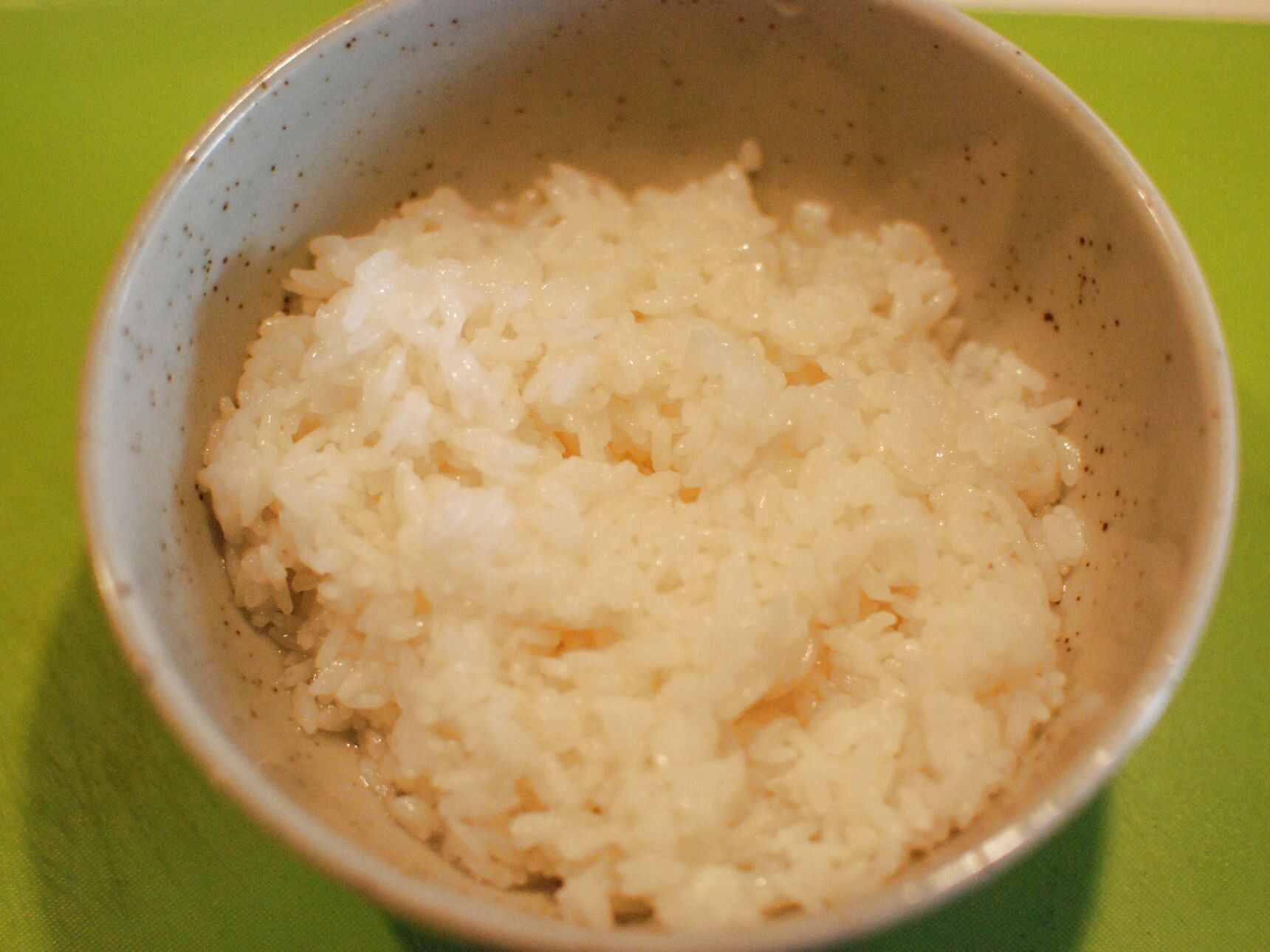 ご飯は水洗いします
