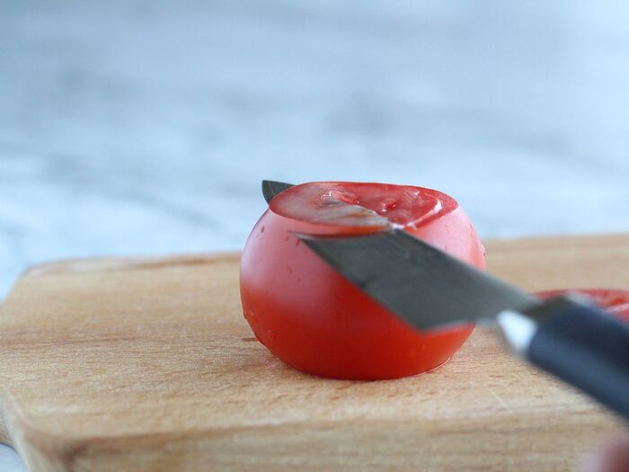 よく切れる包丁で極薄トマト！貝印さんの「関孫六ダマスカス」
