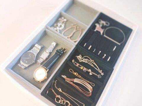 コレで忘れ物知らずに ラック トレーで小物をスッキリ収納 暮らしニスタ コレで忘れ物知らずに ラック トレーで小物をスッキリ収納 暮らしニスタ