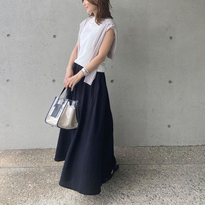 【ユニクロ】1,990円とは思えない!上質素材が光るきれいめトップス