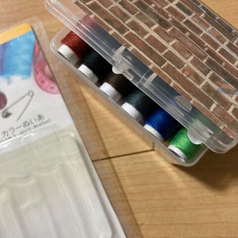 キャンドゥの12色ぬい糸入れに まさかあれがシンデレラフィット 暮らしニスタ キャンドゥの12色ぬい糸入れに まさかあれがシンデレラフィット 暮らしニスタ