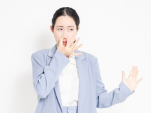 口や頭皮から異臭！？女性のニオイ問題を薬剤師が解決