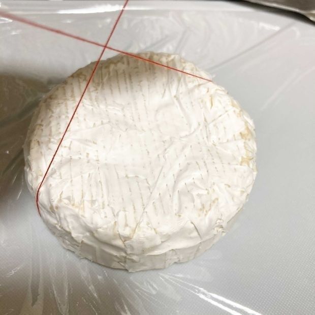 1. チーズを切った後の包丁のベタつきをなくす