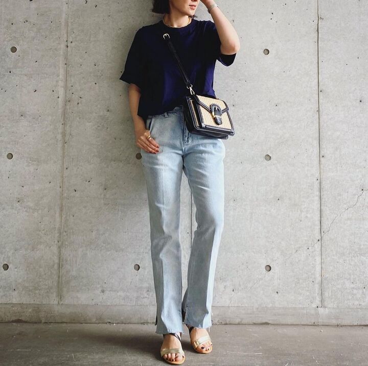 【ユニクロ】カジュアルデニムも光沢感あるTシャツで大人っぽく!