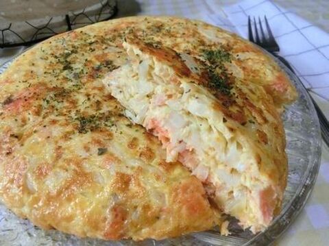 キャベツ大量消費に キャベツと鮭だけのスパニッシュオムレツ 暮らしニスタ