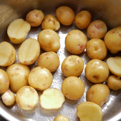 コツを知らないだけ 本当に美味しい新じゃが小芋の煮っ転がし 暮らしニスタ コツを知らないだけ 本当に美味しい新じゃが小芋の煮っ転がし 暮らしニスタ