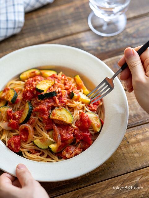 ズッキーニとトマトのスパゲッティ 生トマトで 夏のランチに 暮らしニスタ ズッキーニとトマトのスパゲッティ 生トマトで 夏のランチに 暮らしニスタ