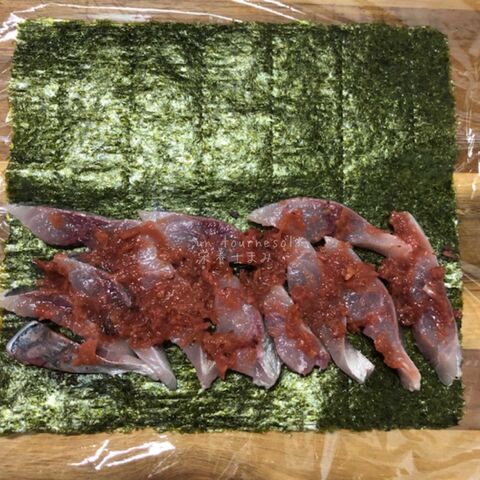 刺身パックでもok 簡単おつまみ アジと山芋の梅しそ砧巻き 切って巻くだけ 酒の肴 暮らしニスタ 刺身パックでもok 簡単おつまみ アジと山芋の梅しそ砧巻き 切って巻くだけ 酒の肴 暮らしニスタ