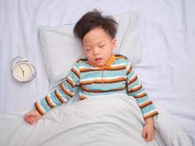 子どもの寝不足は脳の発達に影響する！？親が気を付けるべきポイント４つ