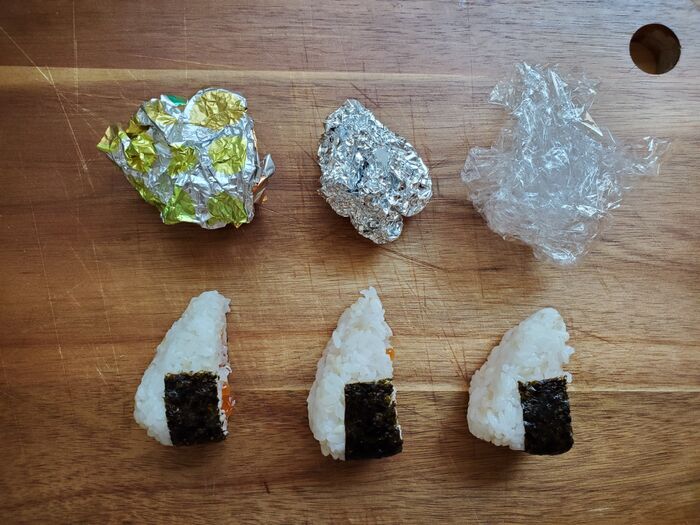 おにぎり包むなら ラップorホイル おいしく保存できて抗菌作用があるのはどっち 暮らしニスタ おにぎり包むなら ラップorホイル おいしく保存できて抗菌作用があるのはどっち 暮らしニスタ