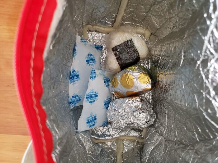 おにぎり包むなら ラップorホイル おいしく保存できて抗菌作用があるのはどっち 暮らしニスタ おにぎり包むなら ラップorホイル おいしく保存できて抗菌作用があるのはどっち 暮らしニスタ