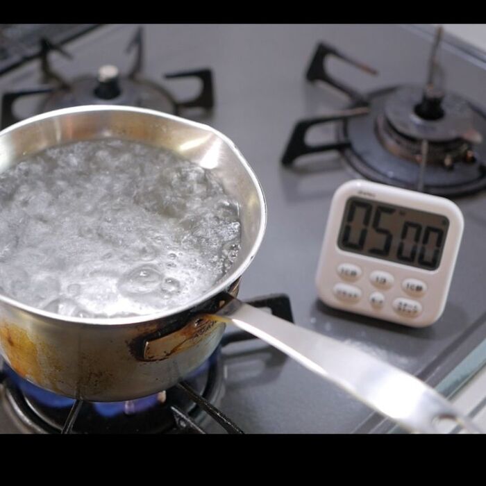 お湯を5分沸騰させる
