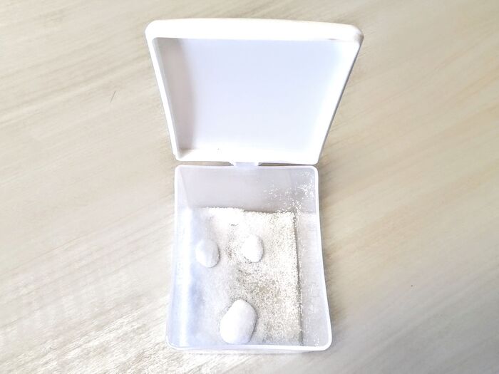 解決策が真逆だった 固まった 塩 と 砂糖 をサラサラにする方法 暮らしニスタ 解決策が真逆だった 固まった 塩 と 砂糖 をサラサラにする方法 暮らしニスタ