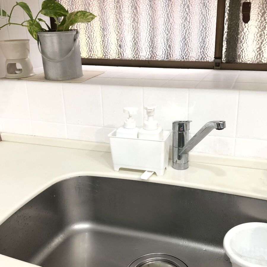 キッチンの 洗剤置き を100均のこれで代用したら 水回りの不便が解消されました 暮らしニスタ キッチンの 洗剤置き を100均のこれで代用したら 水回りの不便が解消されました 暮らしニスタ