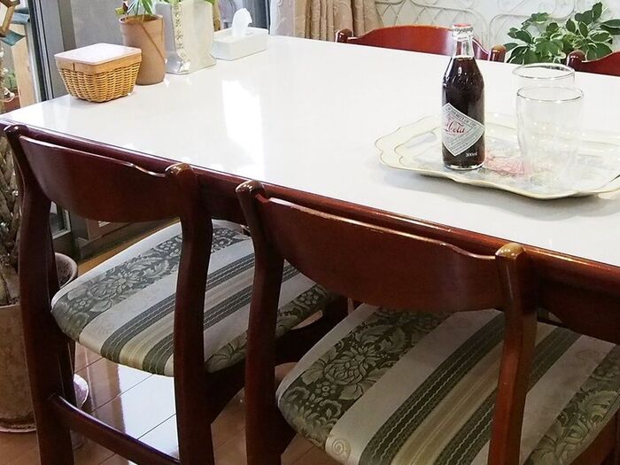 「椅子の張り替え」って、、思ったより簡単です！　食卓がグレードアップ！