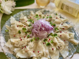 つめたく冷やしてつるんとだしあんかけの魚介ワンタン