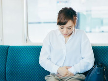 【薬剤師が教える】生理前の下腹の重苦しい痛み…PMSの腹痛を軽くする改善法とは？
