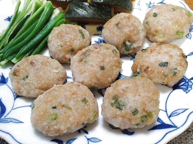 エビ、レンコン、ミンチの揚げ焼き団子