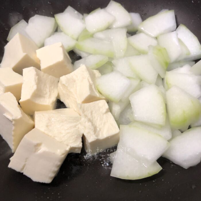 ②冬瓜と豆腐を焼く