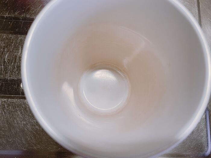 カップのコーヒー汚れを瞬殺 手早くラク に落とすベストな方法とは 暮らしニスタ カップのコーヒー汚れを瞬殺 手早くラク に落とすベストな方法とは 暮らしニスタ
