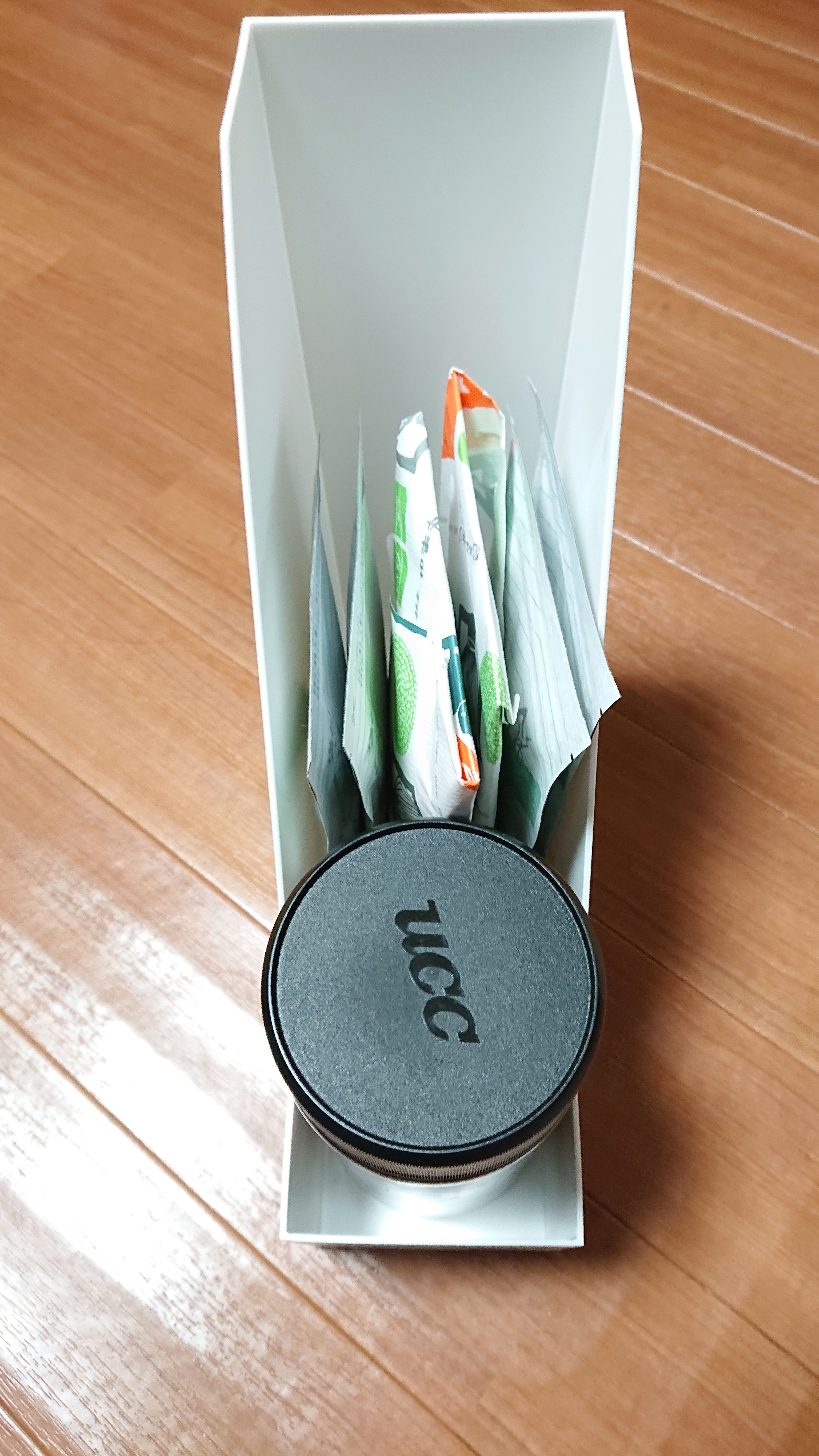 リアル収納レポ ズボラでもできる ごちゃごちゃの食器棚下を即スッキリさせる方法とは 暮らしニスタ