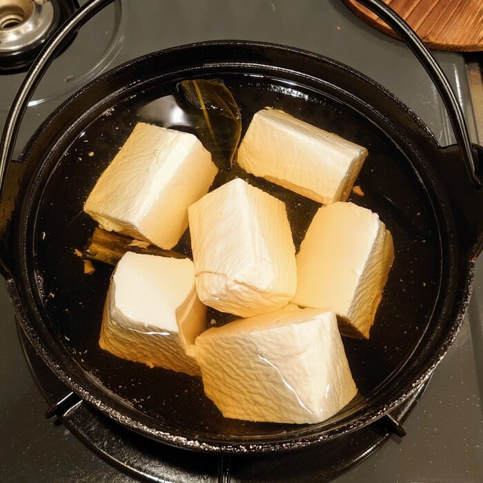 お豆腐を入れて、ひと煮立ち