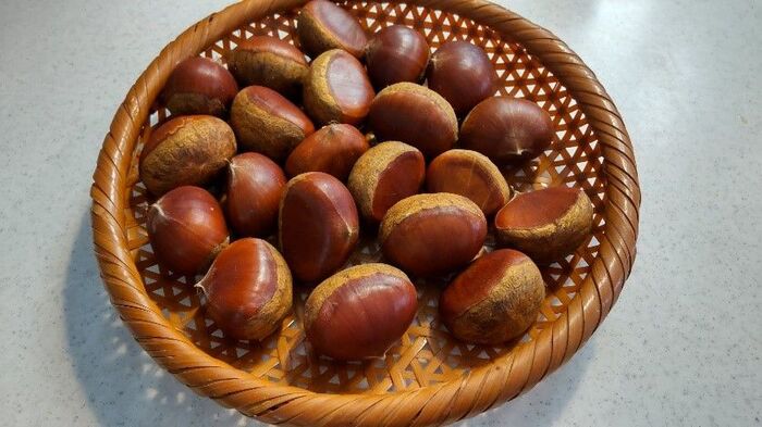 もう茹でなくていい 栗の皮をするりと簡単にむく方法とは 暮らしニスタ もう茹でなくていい 栗の皮をするりと簡単にむく方法とは 暮らしニスタ