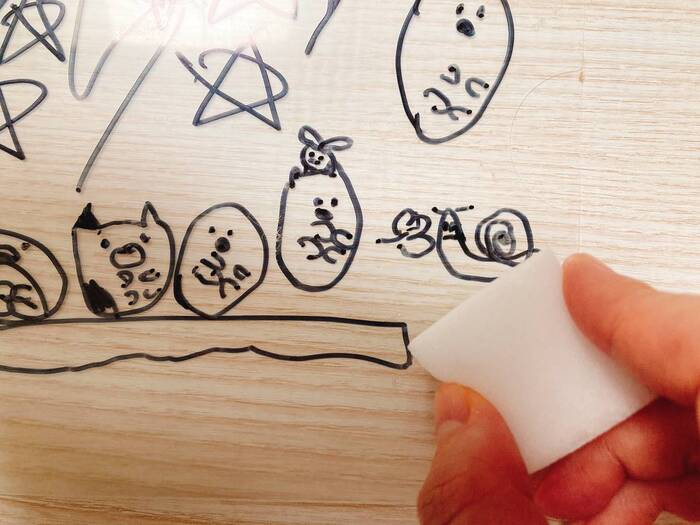 あんなもので落ちるの 油性ペンの落書きを落とす意外な方法 暮らしニスタ あんなもので落ちるの 油性ペンの落書きを落とす意外な方法 暮らしニスタ