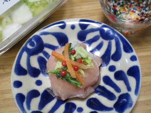 ご飯や白菜漬けがちょっぴり余ったら：お酒と一緒に！白菜漬けのせ生ハム巻きご飯～！