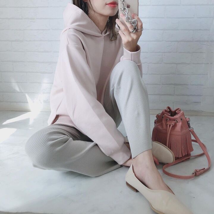 【GU】1,990円はお買い得!レイヤードも楽しめるスリット入りパーカ♪