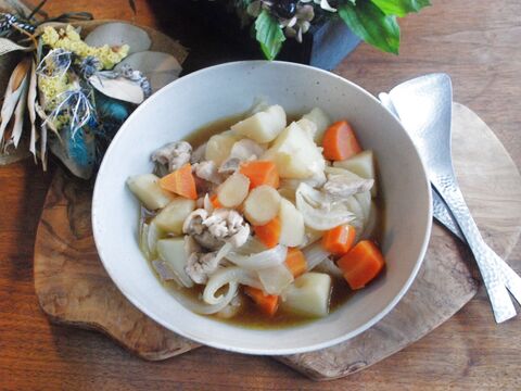 オイスターソースと生姜で味付け 鶏肉とにんじん じゃがいも 玉ねぎの煮物 暮らしニスタ オイスターソースと生姜で味付け 鶏肉とにんじん じゃがいも 玉ねぎの煮物 暮らしニスタ